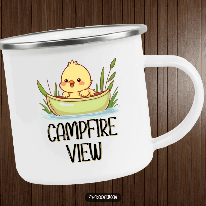 Funny Camping Mug: A cheerful chick peeks over a green kayak, perfect for outdoor fun. Gift.